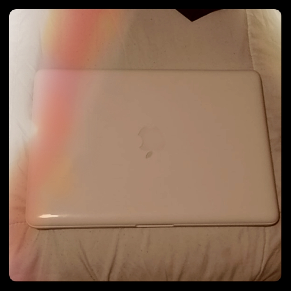 !Apple Macbook!